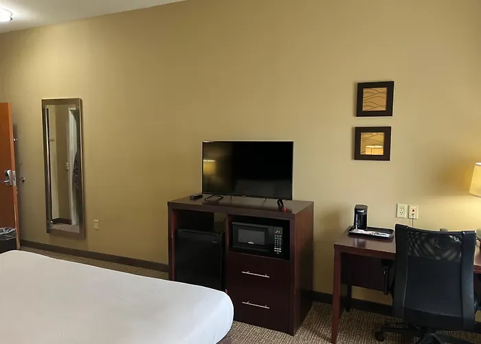 Days Inn & Suites By Wyndham Manheim Lebanon