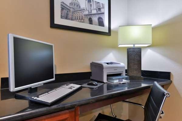Days & By Wyndham Lebanon Manheim